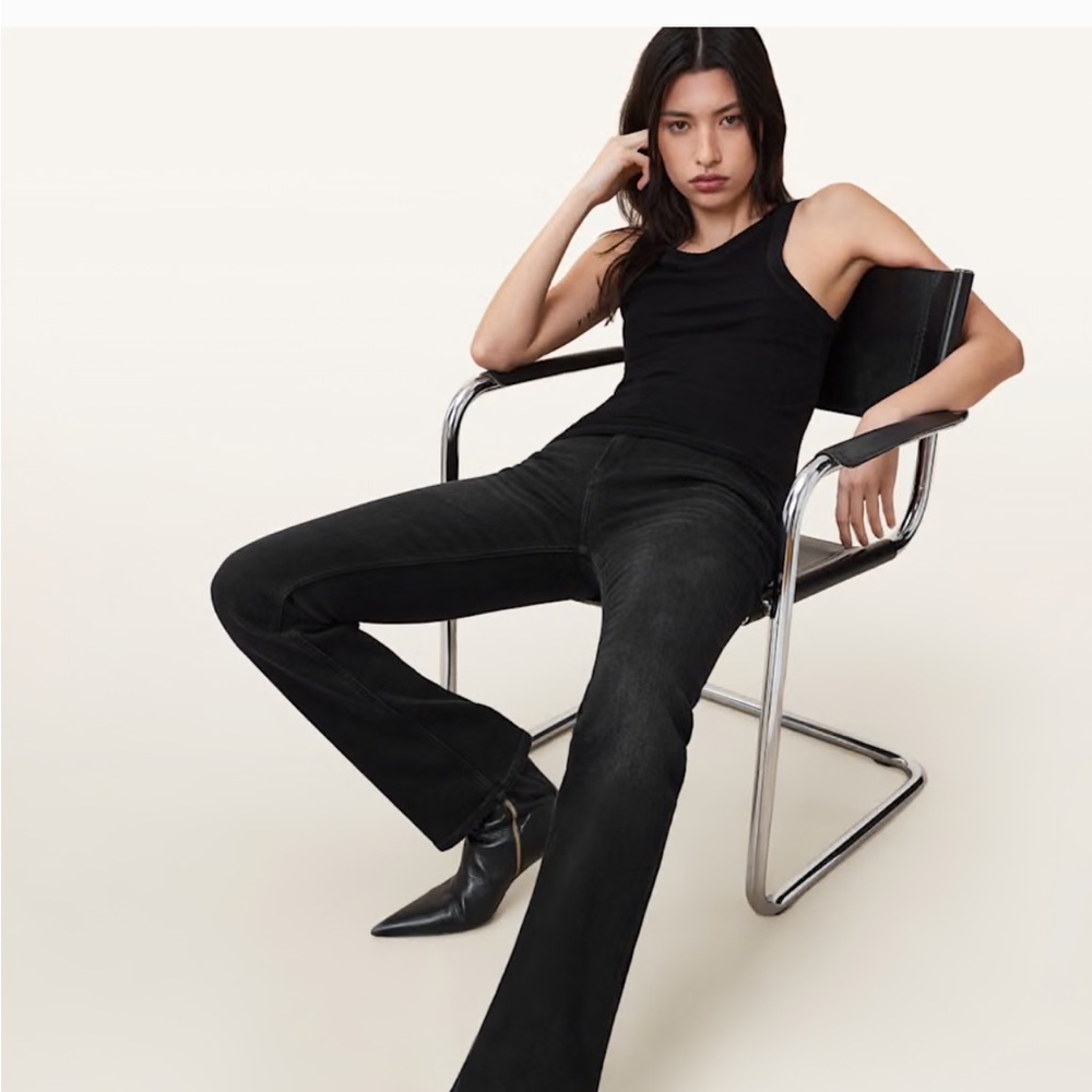 RINA CREW NECK SLEEVELESS TANK TOP - Picture 2 of 9